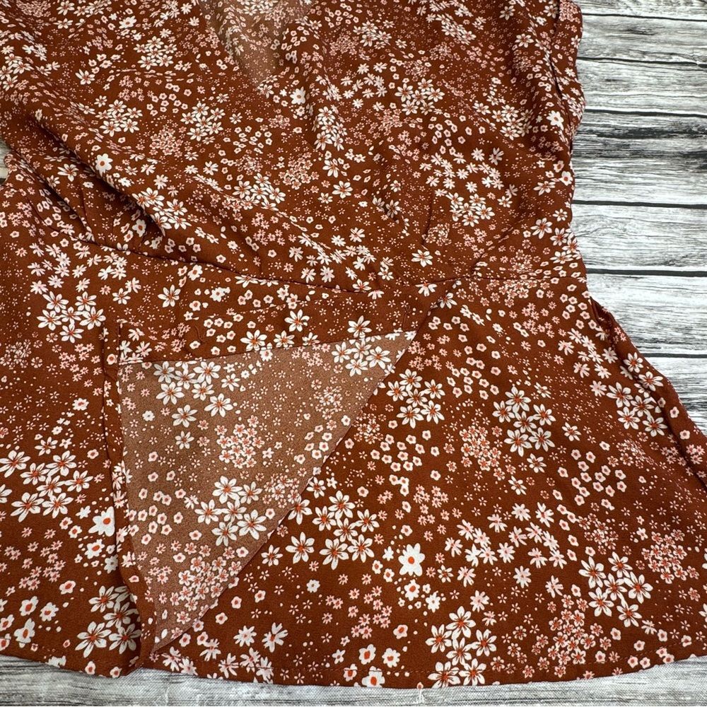 No Boundaries Floral Faux Wrap Sleeveless Blouse Peplum Rust Pink L - Picture 8 of 13